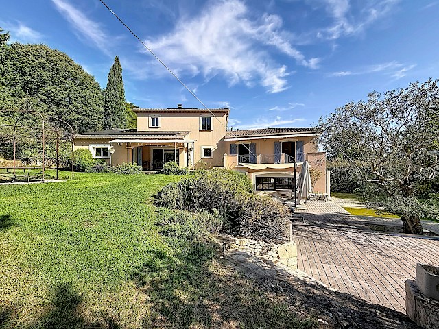 Maison d'exception 260 m²  4 chambres Piscine Terrain 3 000 m² Garage 30 m²