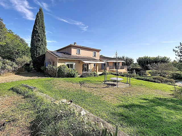 Maison d'exception 260 m²  4 chambres Piscine Terrain 3 000 m² Garage 30 m²