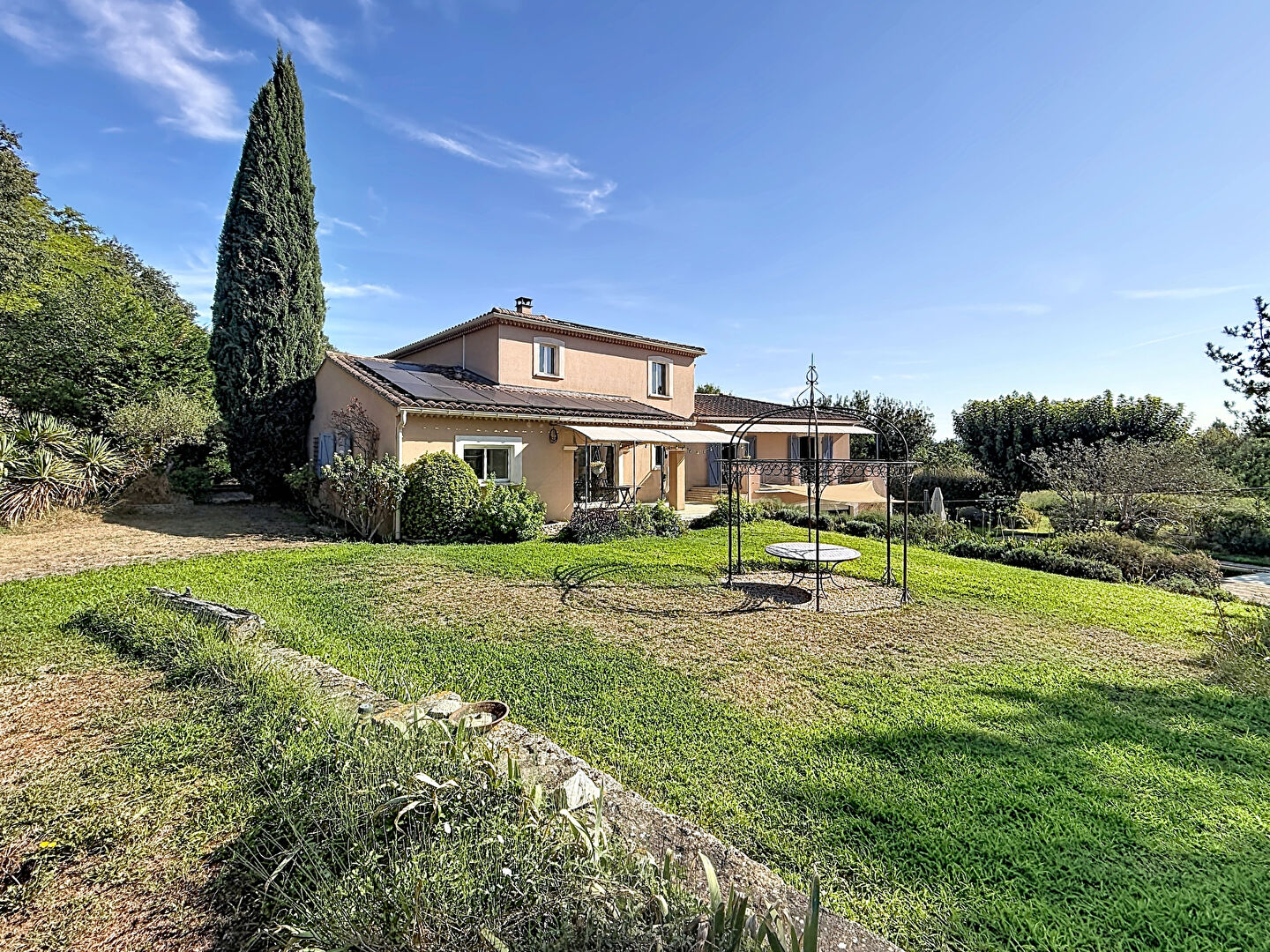 Achat Maison Roquemaure 6 pièces 257 m² - Photo principale