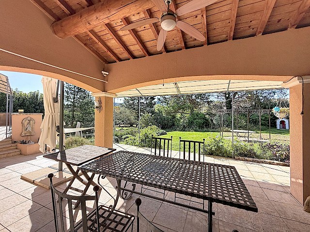 Maison d'exception 260 m²  4 chambres Piscine Terrain 3 000 m² Garage 30 m²