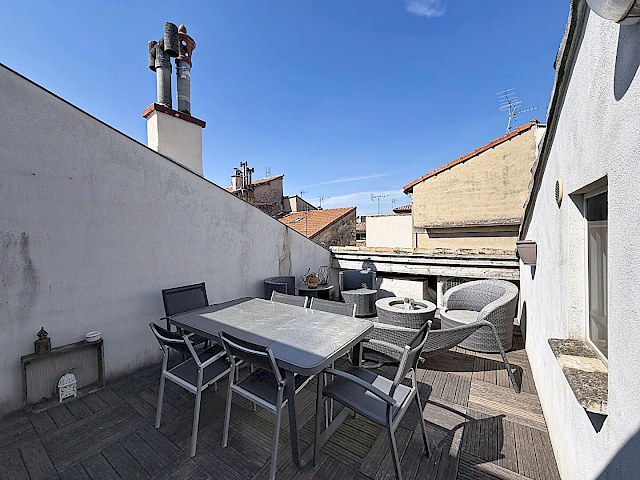 Duplex de  95.92 m2 avec Terrasse et Double Garage , Coeur Historique d'Avignon