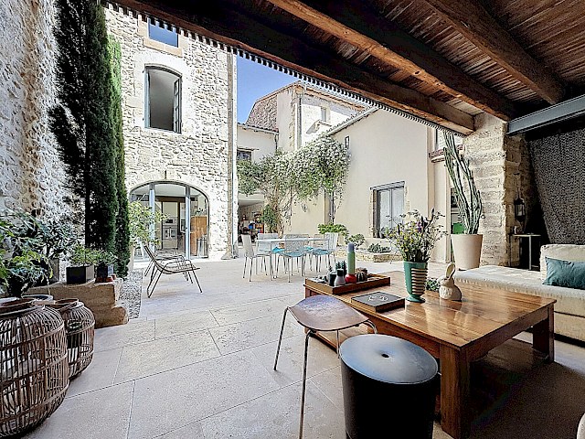 Maison  de caractère en centre historique d'Aramon 6 pièce(s) 235 m2