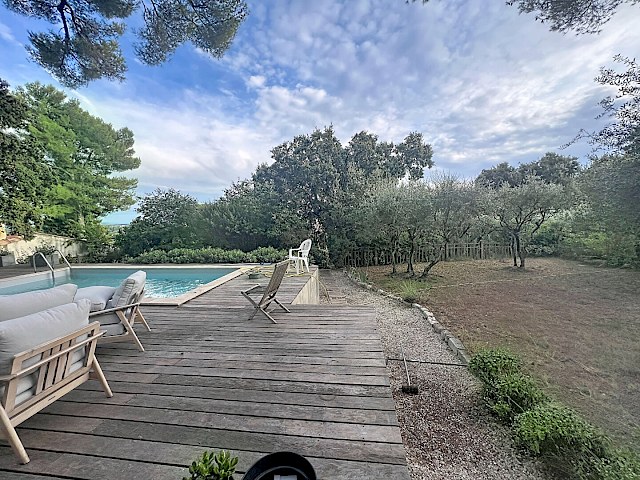 Maison Villeneuve Les Avignon 6 pièce(s) 139 m2, piscine