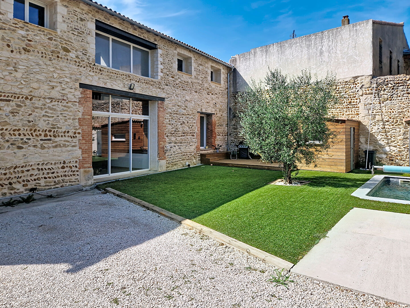 Achat Maison Domazan 5 pièces 217 m² - Photo principale
