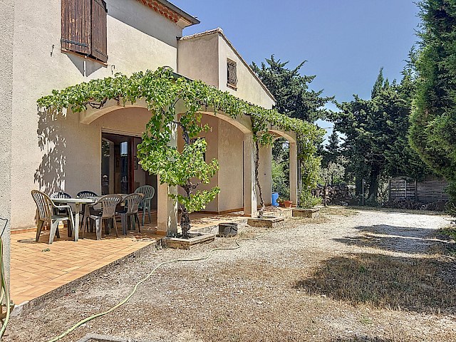 À vendre - Maison familiale avec dépendances à Pujaut