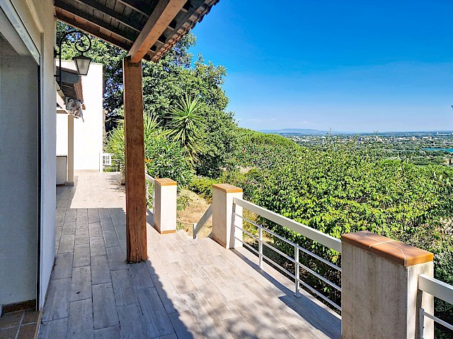Maison Les Angles 5 pièce(s) 165 m2 plus garage sur 747 m² de terrain avec piscine, vue exceptionnelle