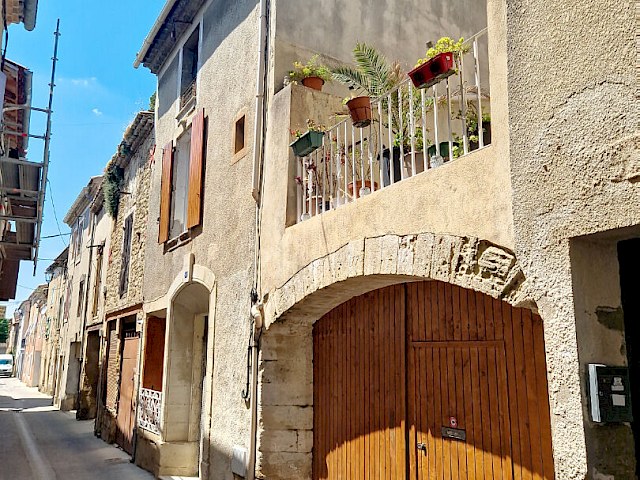 Maison Montfrin 6 pièce(s) 233 m2  dont 86 m² aménageables, avec terrasse de 50 m², cave voutée de 45 m², garage de 35 m².