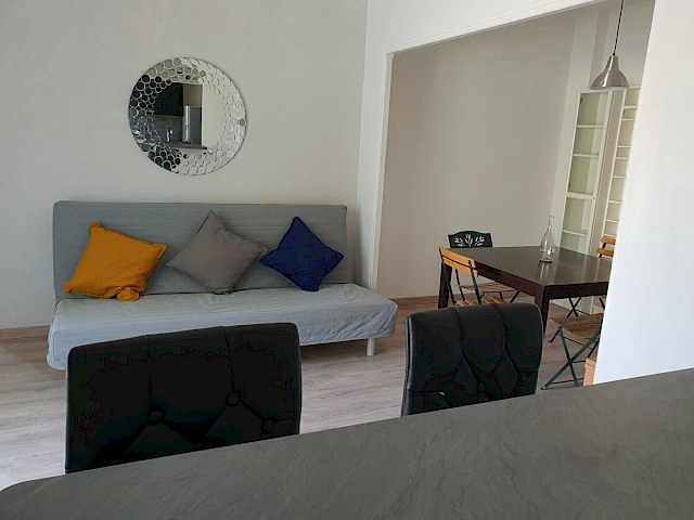 Avignon intra-muros Carmes Immeuble 4 appartements et un restaurant