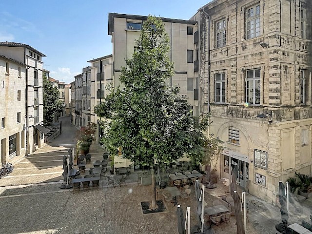 A LOUER AVIGNON INTRA MUROS (84000) : charmant studio meublé - place de la principale - bail 9 mois