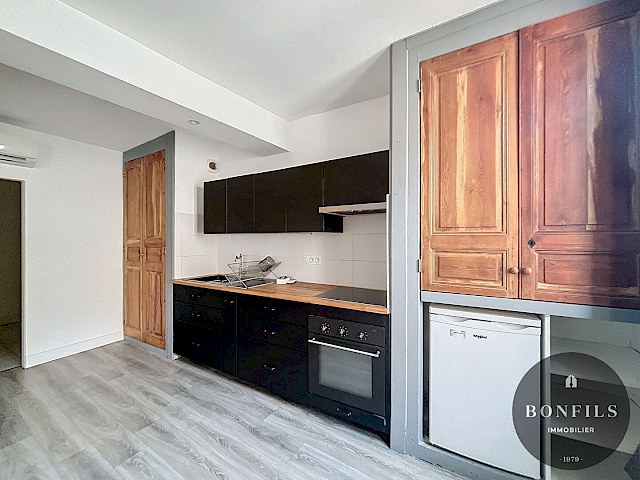 A LOUER AVIGNON INTRAMUROS (84000) : Studio avec mezzanine climatisé - non meublé