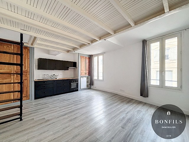 A LOUER AVIGNON INTRAMUROS (84000) : Studio avec mezzanine climatisé - non meublé