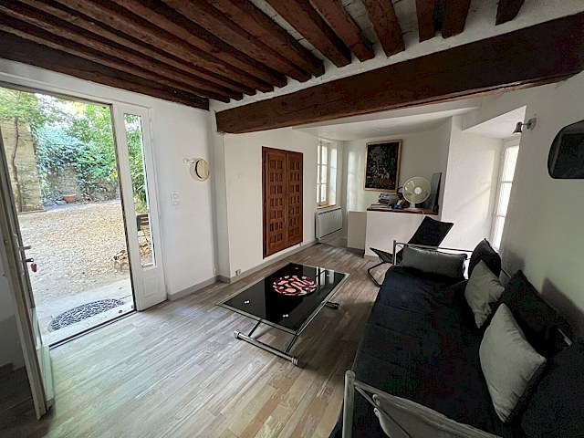 A LOUER AVIGNON INTRAMUROS (84000) : charmant et rare T2 meublé - rez-de-jardin - secteur palais des papes