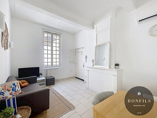 A LOUER AVIGNON INTRAMUROS (84000) : charmant T2 meublé - rue des fourbisseurs !
