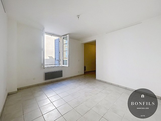 A LOUER AVIGNON RUE JOSEPH VERNET (84000) : T3 avec garage - calme - résidence récente !