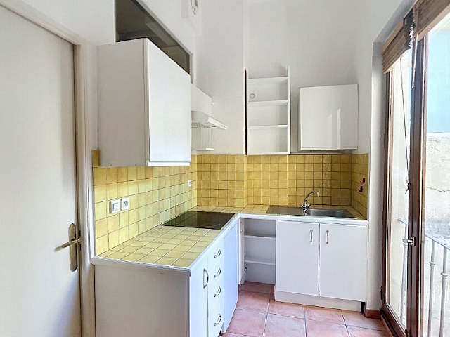 A LOUER AVIGNON INTRAMUROS ( 84000 ) : Appartement Avignon 1 pièce - 29.90 m2 - Rue des Lices