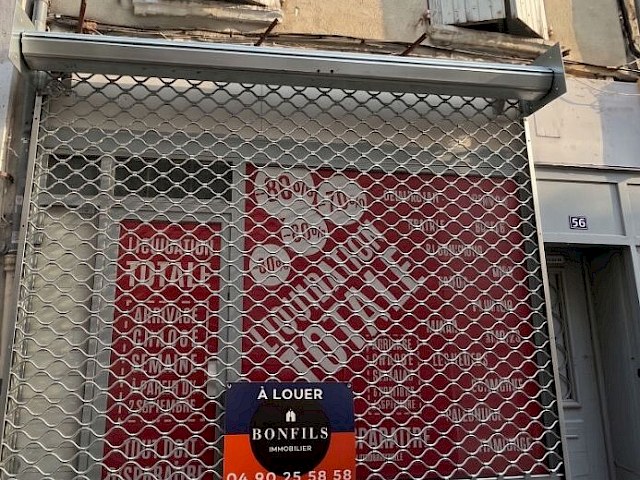 A LOUER AVIGNON INTRAMUROS (84000) : local commercial - rue des fourbisseurs
