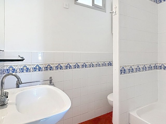 A LOUER AVIGNON (84000) INTRAMUROS : APPARTEMENT 2 PIECES NON MEUBLE - QUARTIER RUE PAUL SAIN