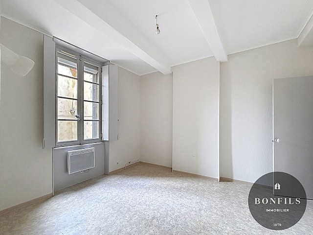 A LOUER AVIGNON (84000) INTRAMUROS : APPARTEMENT 2 PIECES NON MEUBLE - QUARTIER RUE PAUL SAIN