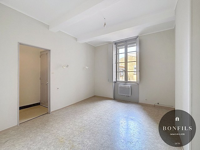 A LOUER AVIGNON (84000) INTRAMUROS : APPARTEMENT 2 PIECES NON MEUBLE - QUARTIER RUE PAUL SAIN