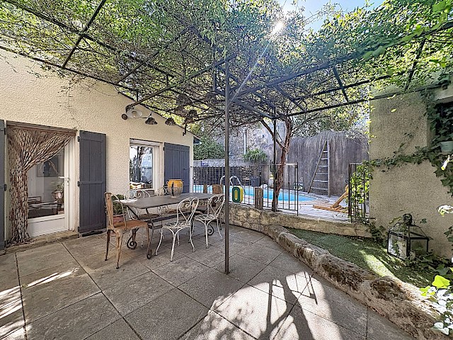 Maison Villeneuve Les Avignon 5 pièce(s) 104 m2