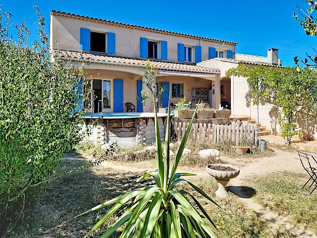 Maison Villeneuve Les Avignon 5 pièce(s) 150 m2 plus garage sur 521 m² de terrain avec piscine hors-sol