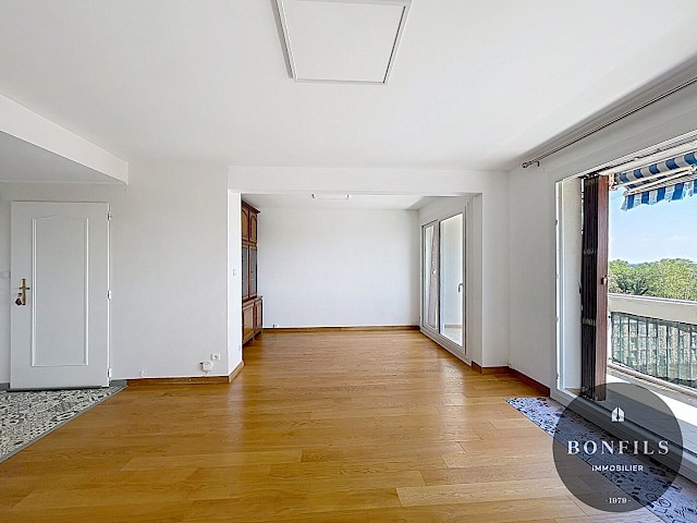 A LOUER AVIGNON EXTRA MUROS (84000) - PREMIÈRE CEINTURE - T3 vide - Ascenseur - Terrasse - Parking