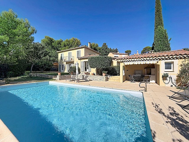 Maison Villeneuve Les Avignon 5 pièce(s) 162 m2 piscine garage double