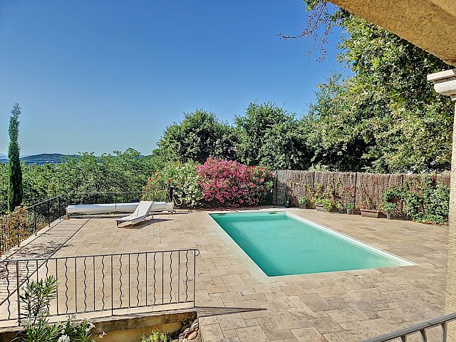 Maison Rochefort Du Gard 4 pièce(s) 105 m2 plus studio indépendant de 20 m² sur 1248 m² de terrain avec piscine e vue exceptionnelle.