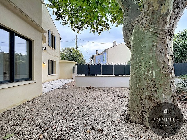 A LOUER AVIGNON première ceinture extra-muros (84000) : charmante maison 5 pièces vide - garage - place de parking  - cour