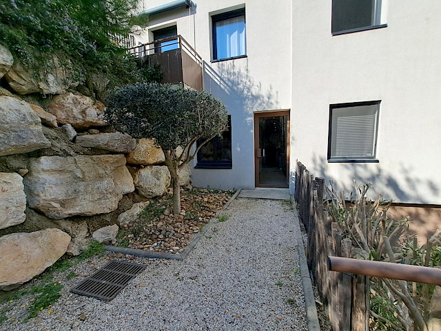 Appartement Villeneuve Les Avignon 1 pièce(s) 22.30 m2 - Place de parking