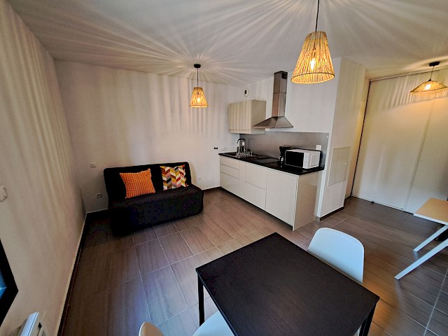 Appartement Villeneuve Les Avignon 1 pièce(s) 22.30 m2 - Place de parking