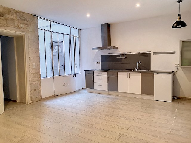 VENTE : appartement F2 avec cour à AVIGNON intra-muros
