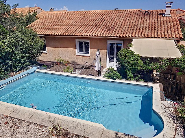 Maison Villeneuve Les Avignon 5 pièce(s) 123 m² sur 644 m² de terrain avec piscine.
