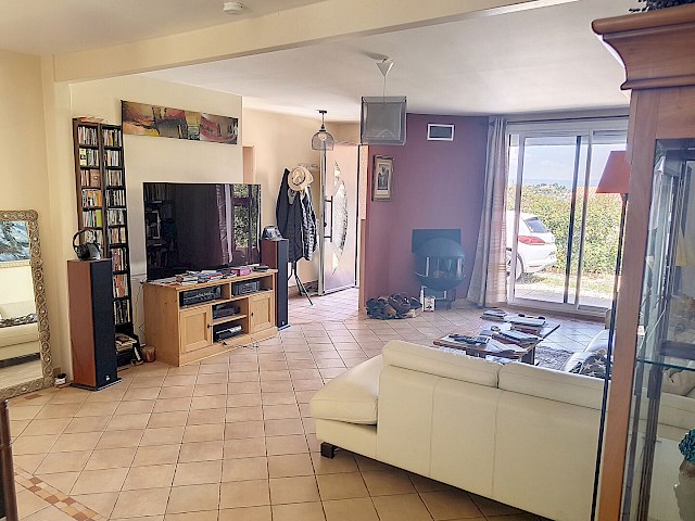Maison Villeneuve Les Avignon 5 pièce(s) 123 m² sur 644 m² de terrain avec piscine.