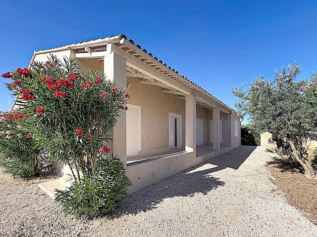 Maison Entraigues Sur La Sorgue 5 pièce(s) 174 m2 et appartement T2 indépendant 44 m²