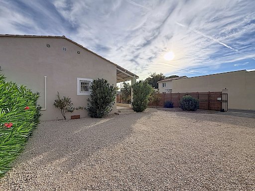 Achat Maison Entraigues Sur La Sorgue 7 pièces 218 m² - Photo 11