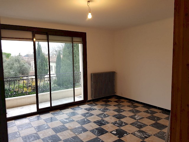 A LOUER AVIGNON EXTRA MUROS - SECTEUR CROISIERE : T3 - 64.06m² - balcon - garage
