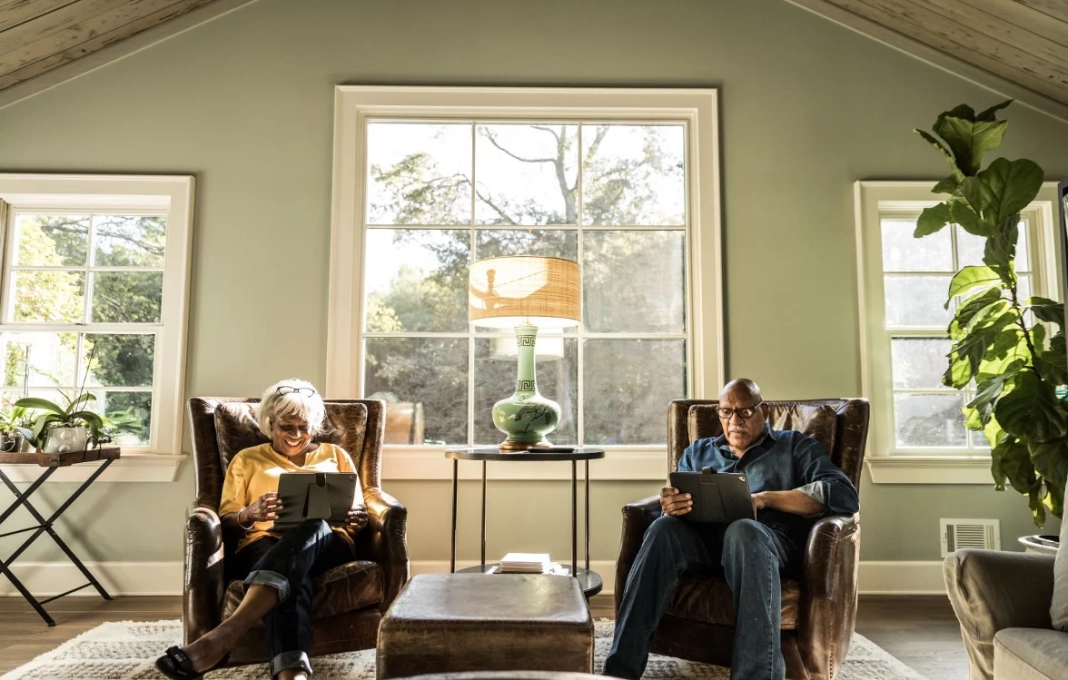 Couple_Livingroom_303-1-image-3-2-2
