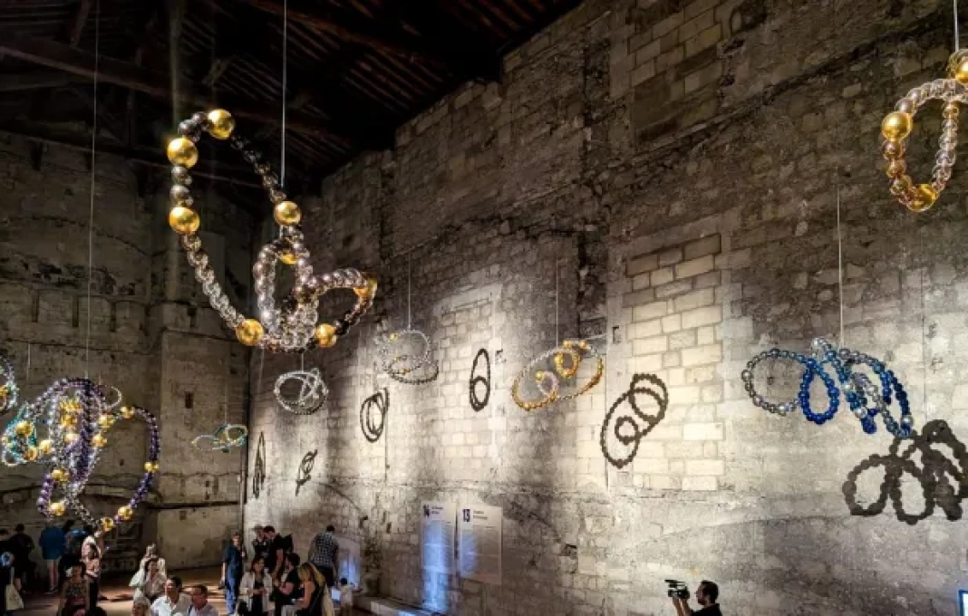 Othoniel-Cosmos-ou-les-Fantomes-de-lAmour-au-Palais-des-Papes-25